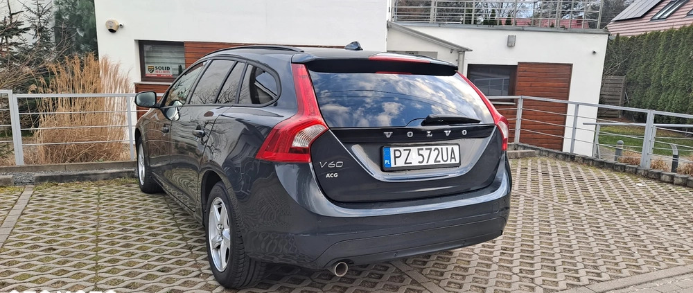 Volvo V60 cena 44900 przebieg: 207000, rok produkcji 2017 z Poznań małe 172